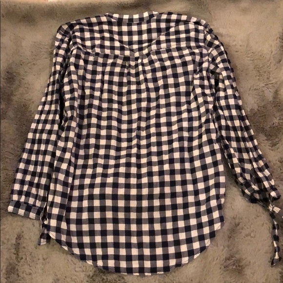 Abercrombie blouse with tie front - Picture 4 of 5